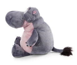 Nici 47980 Nilpferd DJ Nilbert 135cm Sitzend Plüsch Wild Friends GREEN -Nici 47975 04 ZA Frei vorl 2048x1744 1